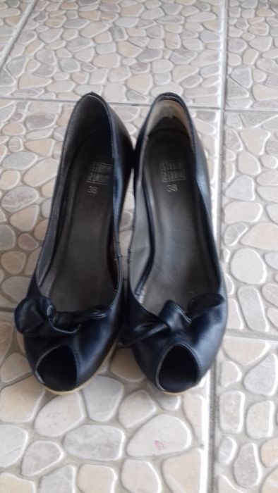Vand pantofi dama piele 27 lei neg.