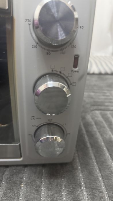 Продаю духовку отлично работает