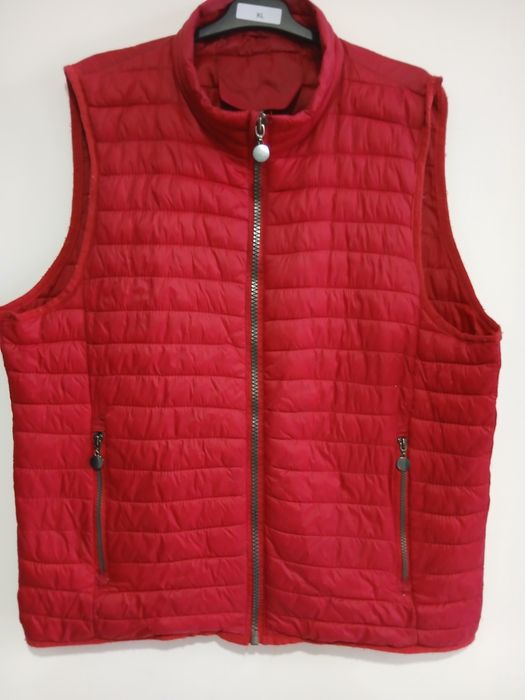 Vesta matlasata unisex  marimea XL sau 48-50 stare perfecta, putin pur