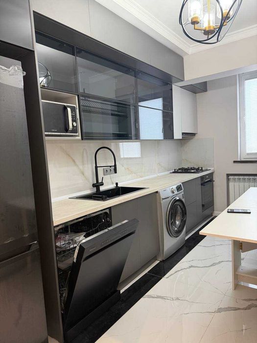 Продается 3х ком С ремонтом с техникой массив Эльбек, Инфинити