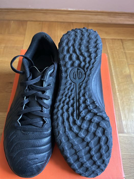 Обувки за футбол Nike JR Legend 10 club tf