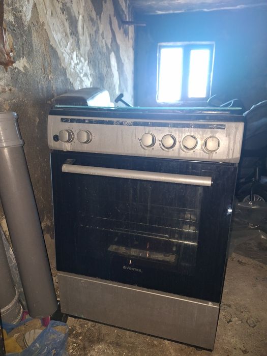 Vand aragaz pret 400 lei negociabil