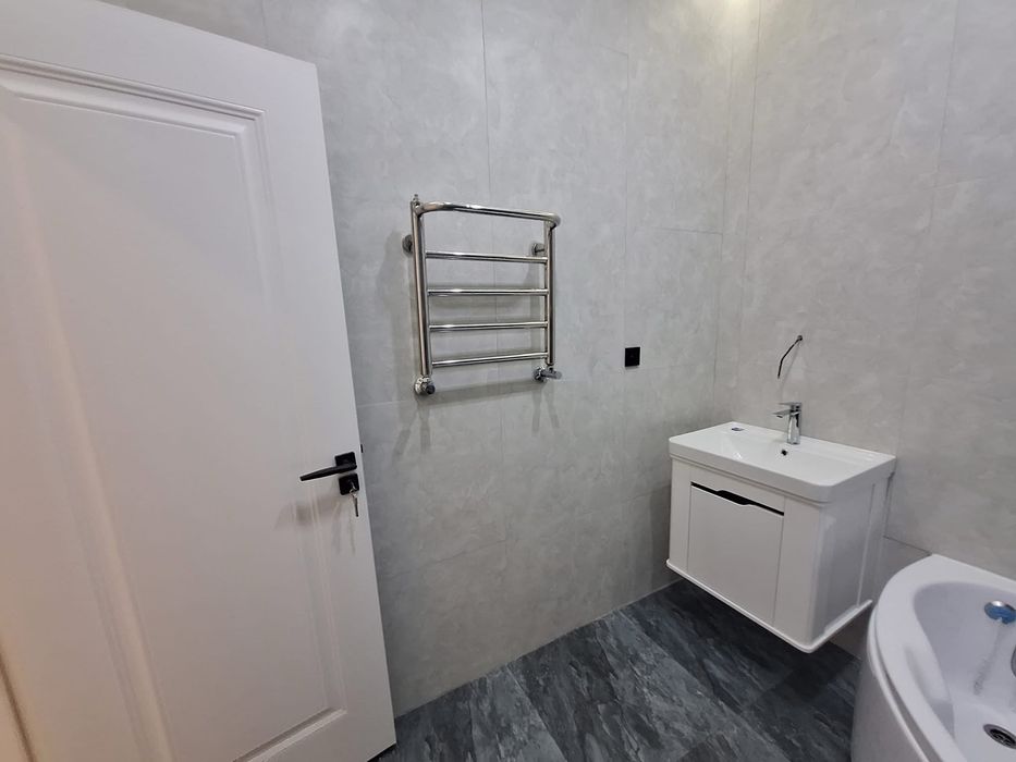 Продажа Чирчик 3+1/2/2 кирпич Навои ор.р 9 школа