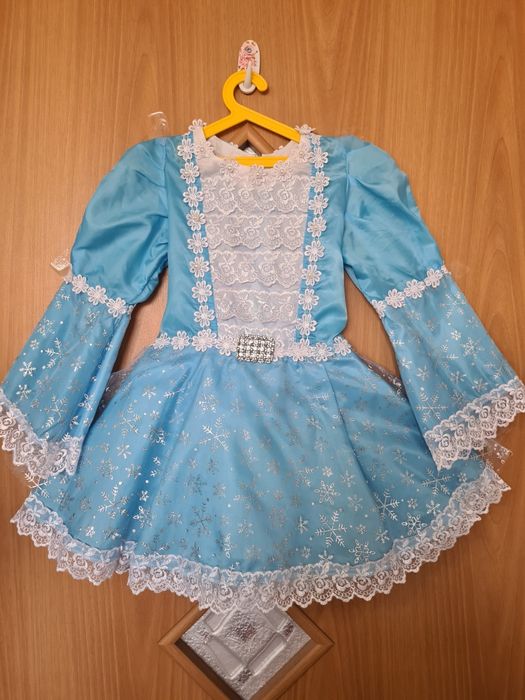 Новогоднее платье "Снежинка"размер 30,салатовое платье размер 34.