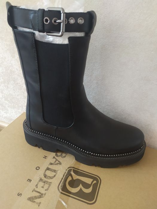 Продам новые ботинки кожаные