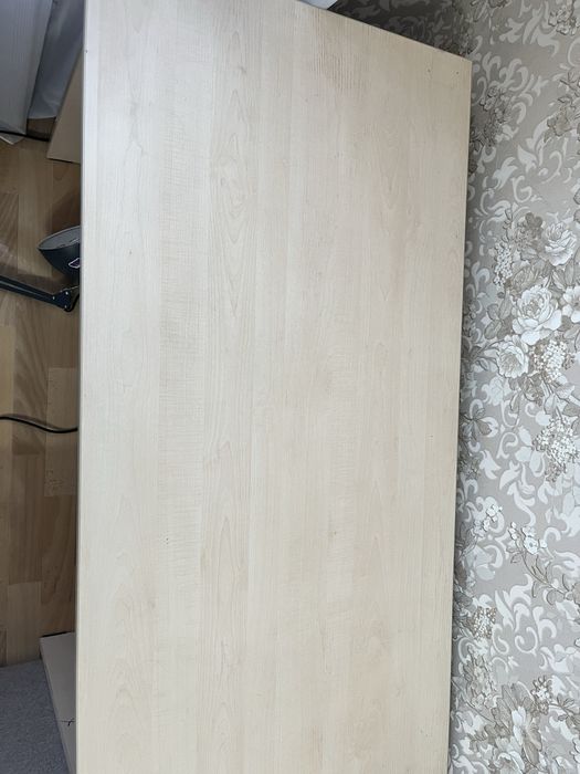 Отдам бесплатно стол деревянный