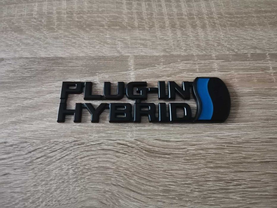 черна емблема Toyota Plug-in Hybrid