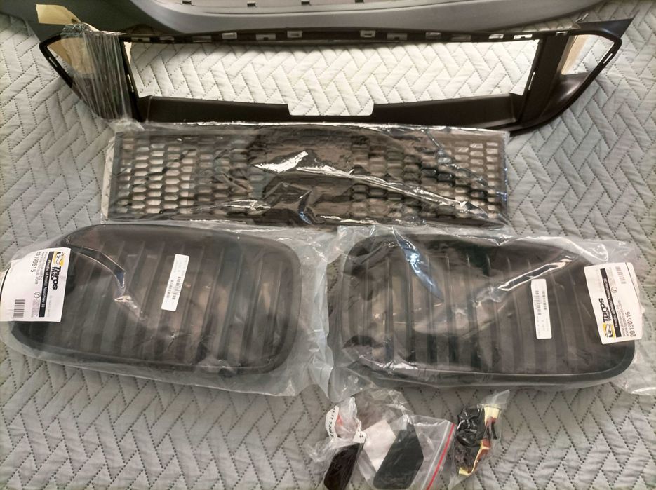 BMW M-Techik (+бъбреци,решетка и т.н.) предна броня F10 - комплект