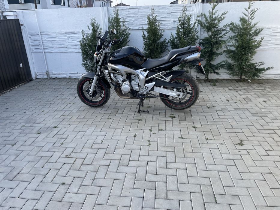 Motocicleta Yamaha FZ6-N