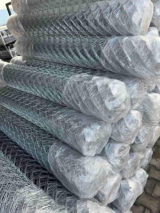 Поцинкована оградна мрежа с ПВЦ /PVC/ покритие и обикновена.