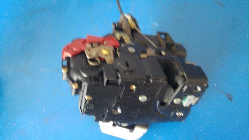 broasca usa stanga spate audi a4 b6 8e0839015c