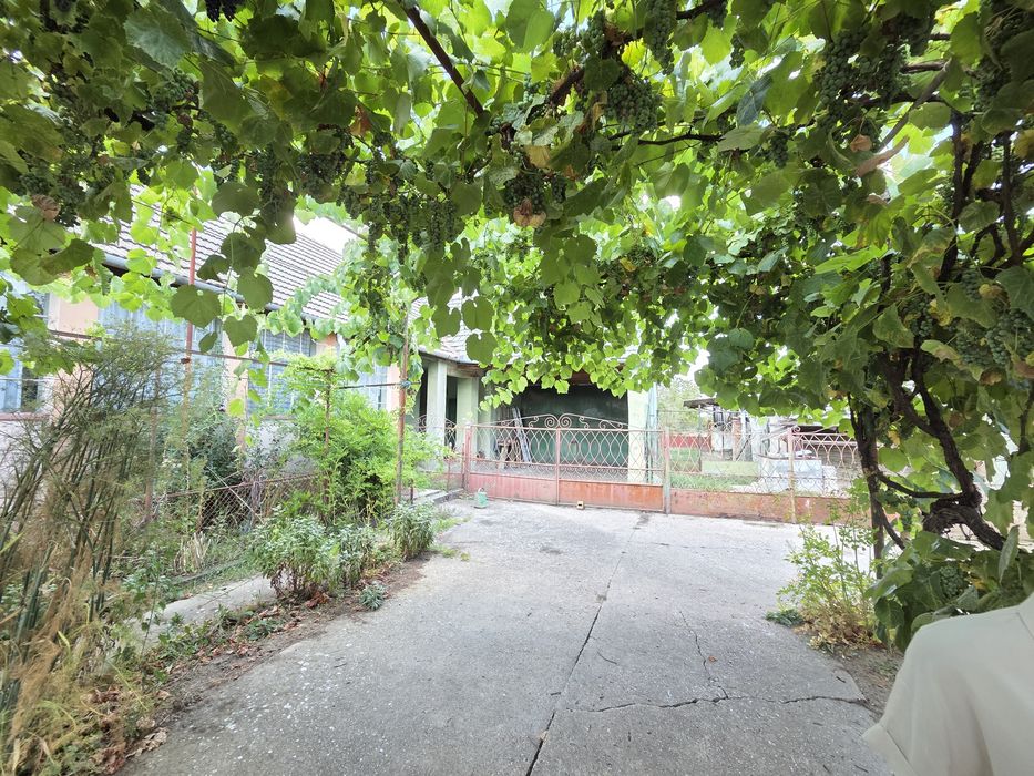 Vând casă in comuna Pădureni, 17 km de Timișoara. Citește cu atenție anunțul.