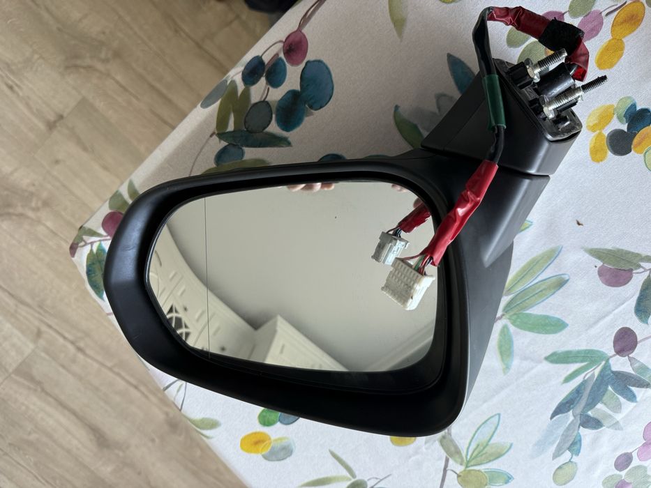 Продам боковое правое зеркало Lexus NX