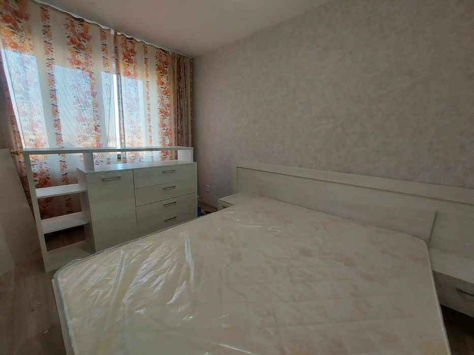 Продам Кровать без матраса