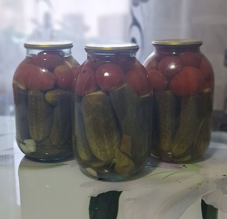 Соленья Помидоры 2л, огурцы, ассорти