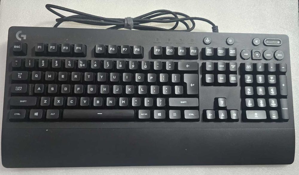 Tastatura Gaming Logitech G213 Prodigy, RGB, Lightsync, Rezistenta la Lichide, Layout US, USB