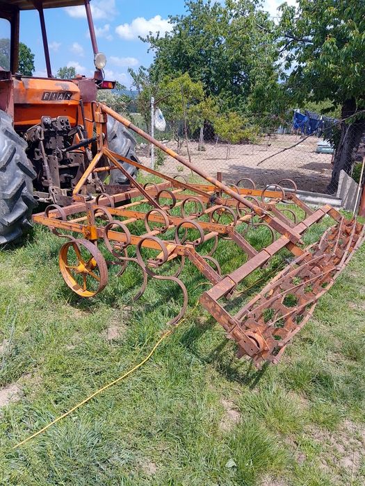 Combinator agricol cu tăvălug