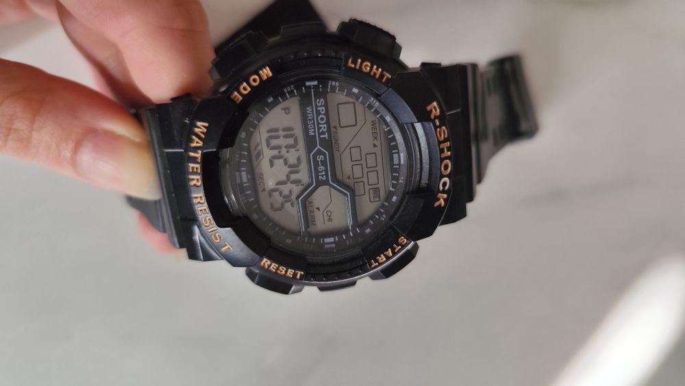 Електронен ръчен часовник R-Shock