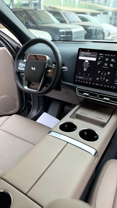 Lixiang L9 ULTRA рестайлинг   2025 кузов  с пробегом 2700