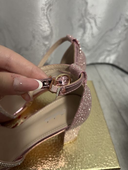 sandale cu toc  de Dama