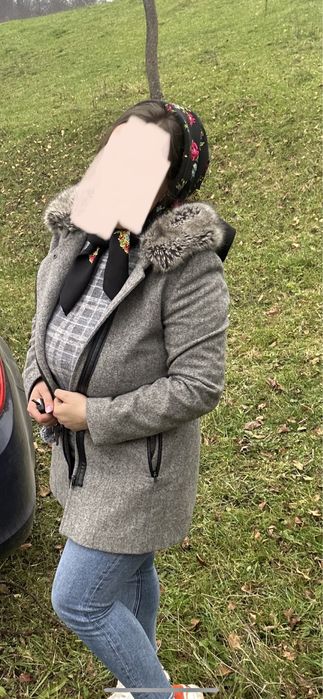 Vand palton in stare foarte buna