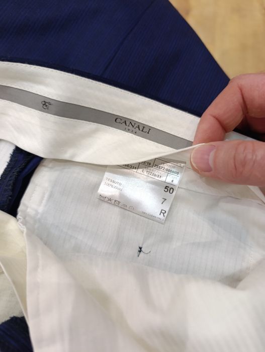 Продам костюм Canali