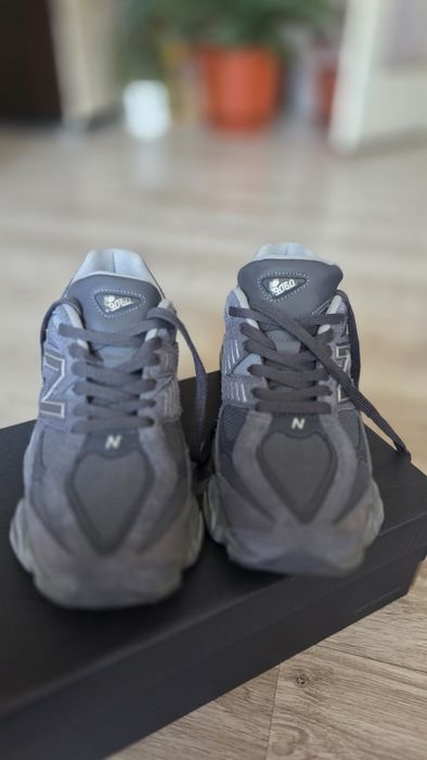Продавам:new balance 9060