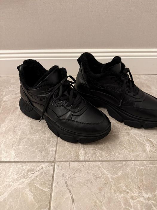 Женские зимние кроссовки