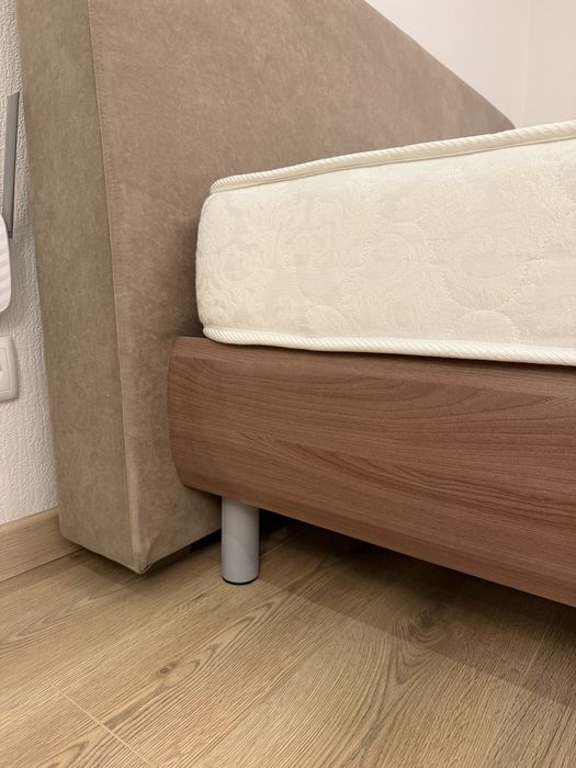 Кровать с матрасом 160*200