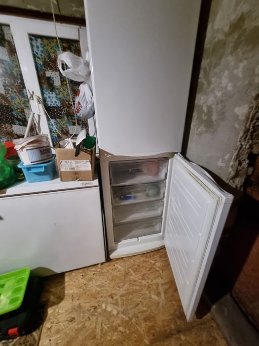 Продам холодильник 2 метра высота