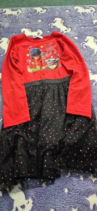 Червена рокля на калинката