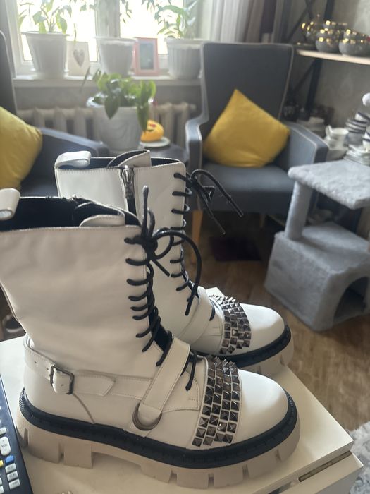 Ботинки белые кожанные новые