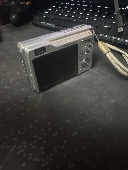 Sony Cyber-shot DSC-W80 7.2MP Vintage Digital Camera