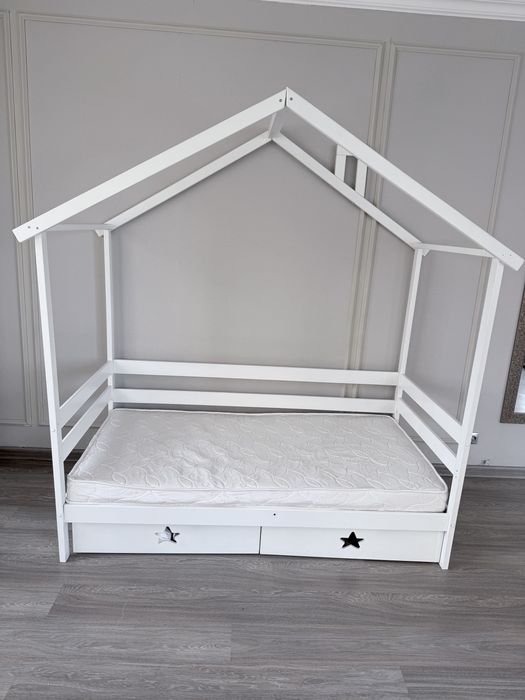 Детская кровать домик