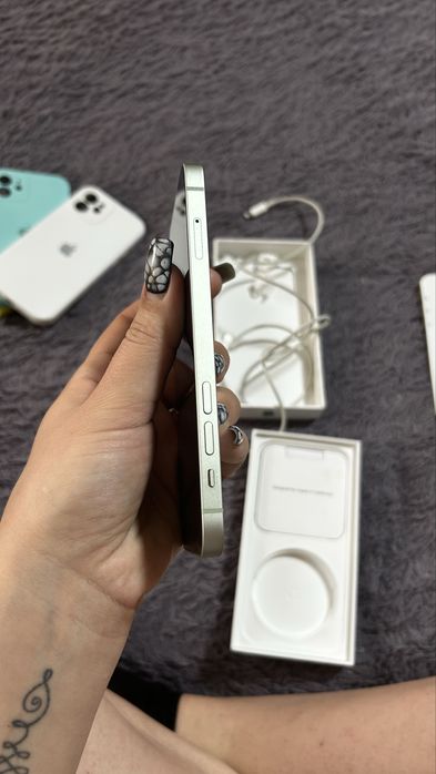 Продам IPhone 12/128