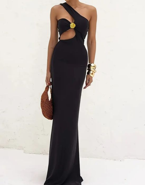 Дълга черна рокля