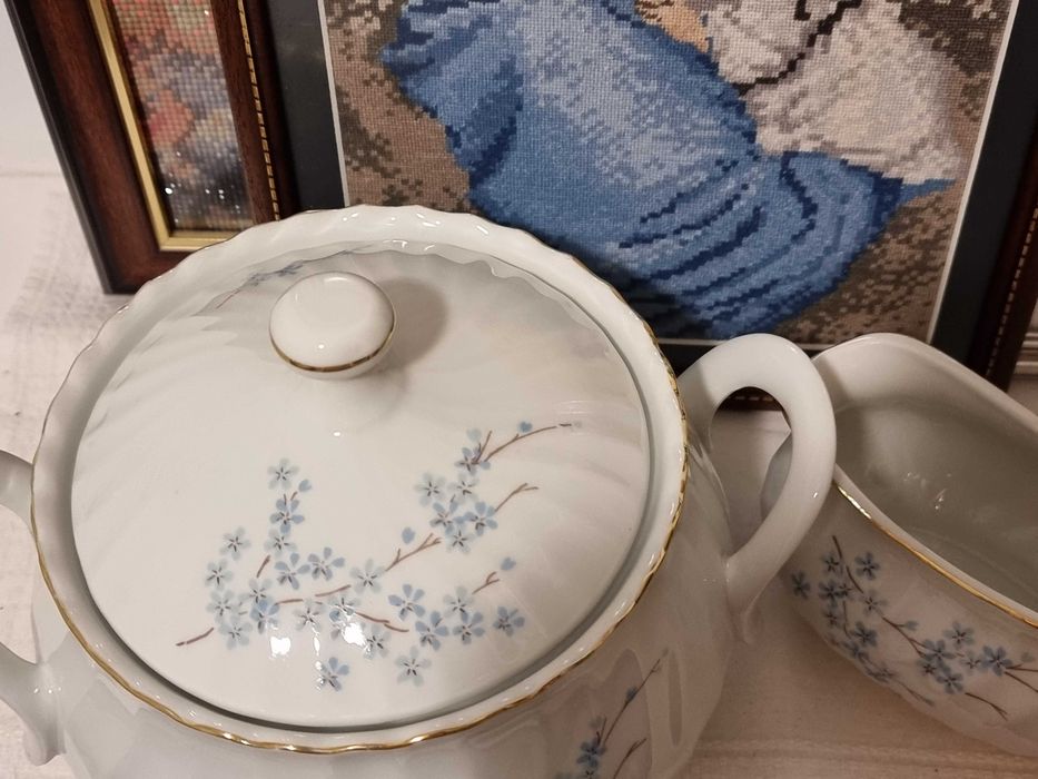 Порцеланов супник и сосиера Китка