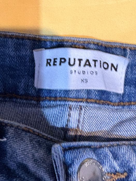 Blugi rupti reputation studio