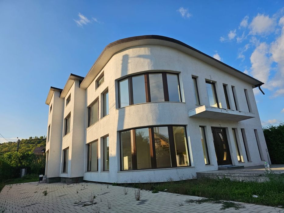 Casă deosebită, construită pentru familie, nu pentru vânzare!