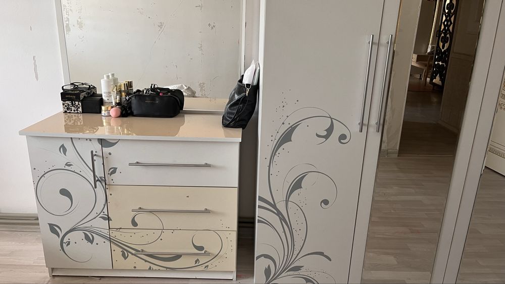 Продаю спальный гарнитур б/у все рабочие нигерские нет поломки 3добная