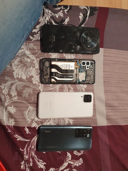 Vând telefoane defecte