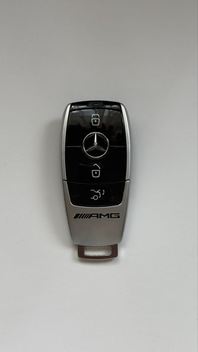 Ключ / черупка на Mercedes AMG