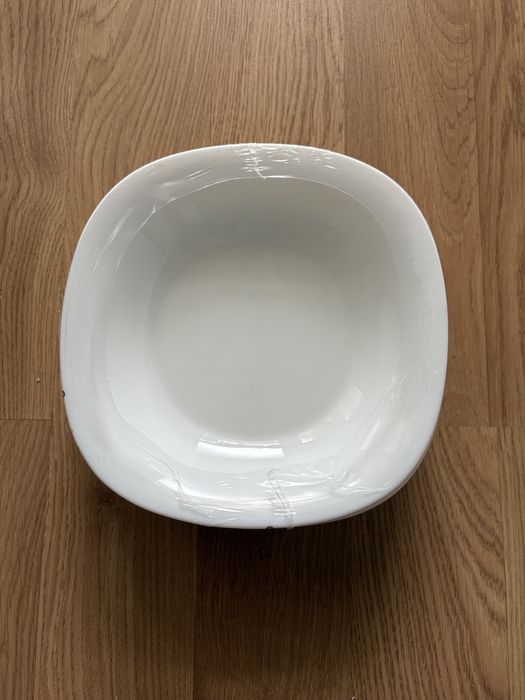 Set farfurii noi