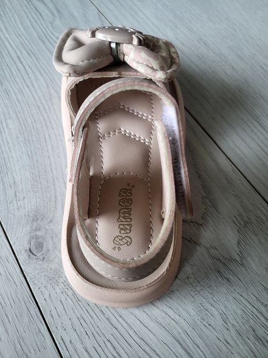 Босоножки для девочек 22 размер.