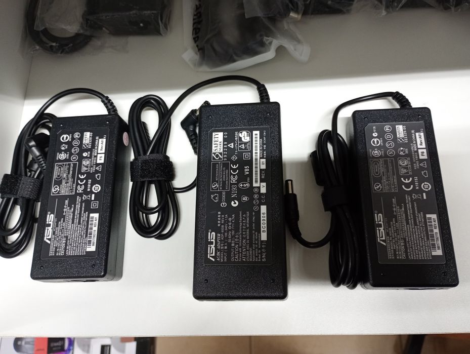 Блок питания для ноутбука (зарядка)