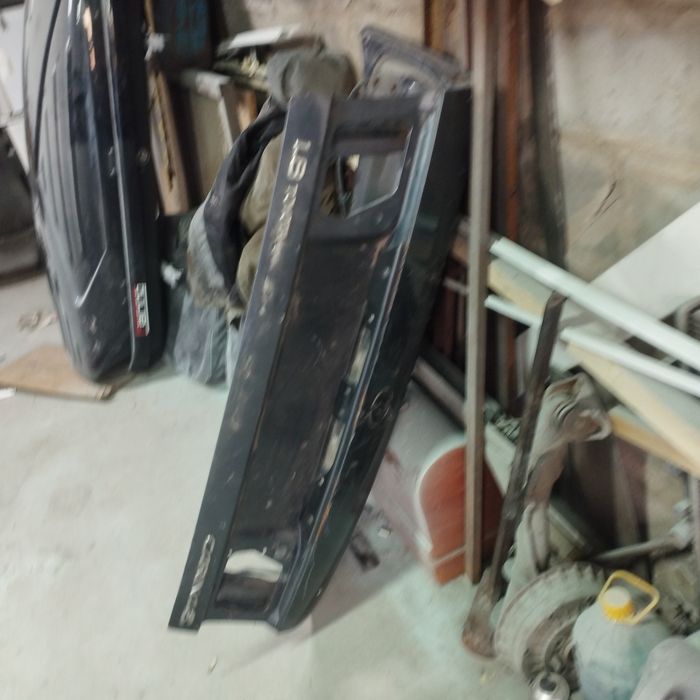 Продам крышку багажника таета Карина е