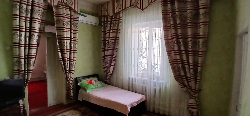 Yunsobotda  uy sotiladi 1.5 sotix