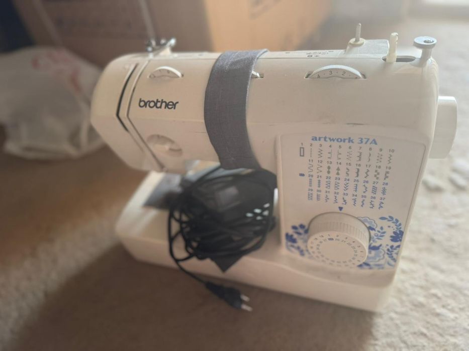 Продам швейную машину