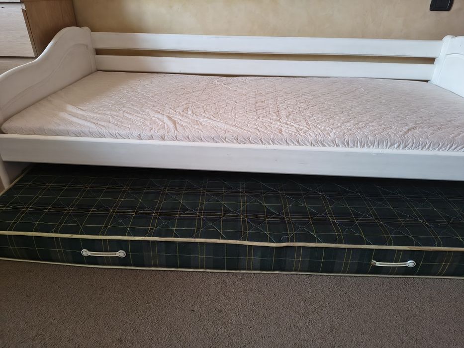 Pat 1 persoana cu 2 saltele 90x200