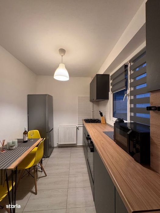 Apartament modern cu doua camere decomandat si loc de parcare, piata P